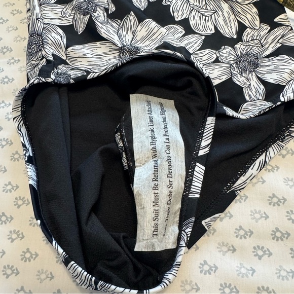 Crown & Ivy NWT Floral Black and White Ruffle Strap One Piece Small Swimsuit - Picture 11 of 12